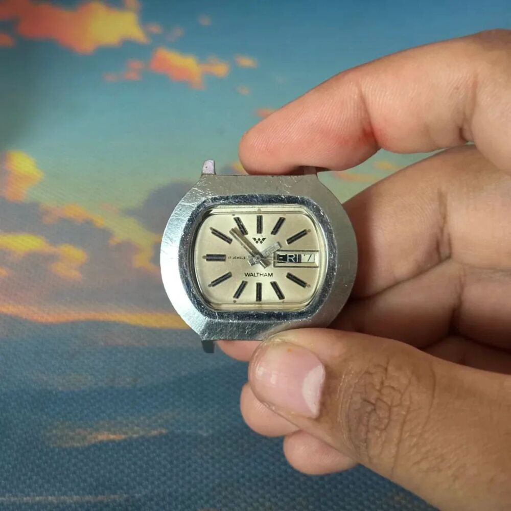 Vintage 60s Waltham 17 Jewels Day Date Wind Up Wrist Watch